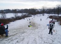 Foto: Heike Benkmann<br>Winterspaß am Rodelberg im Bürgerpark