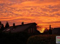 Foto: Heike Benkmann<br>Der Himmel "brennt"! Sonnenaufgang über Henstedt-Ulzburg