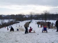 Foto: Heike Benkmann<br>Winterspaß am Rodelberg im Bürgerpark