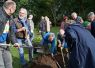 Foto: Heike Benkmann<br>Einheitsbuddeln am Tag der Deutschen Einheit (03.10.2019)