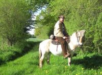 Foto: Heike Benkmann<br>Rhener Cowboy Patrick Dittmer auf seiner Stute "Lady"