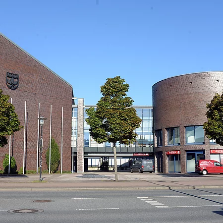 Blick auf das Rathaus von der Hamburger Straße aus